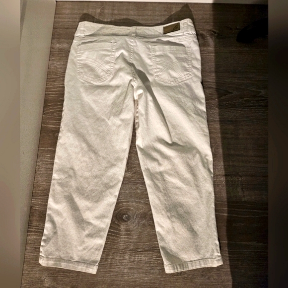 5/$25(#17) Project Jeans cropped white sz3 - Picture 8 of 9